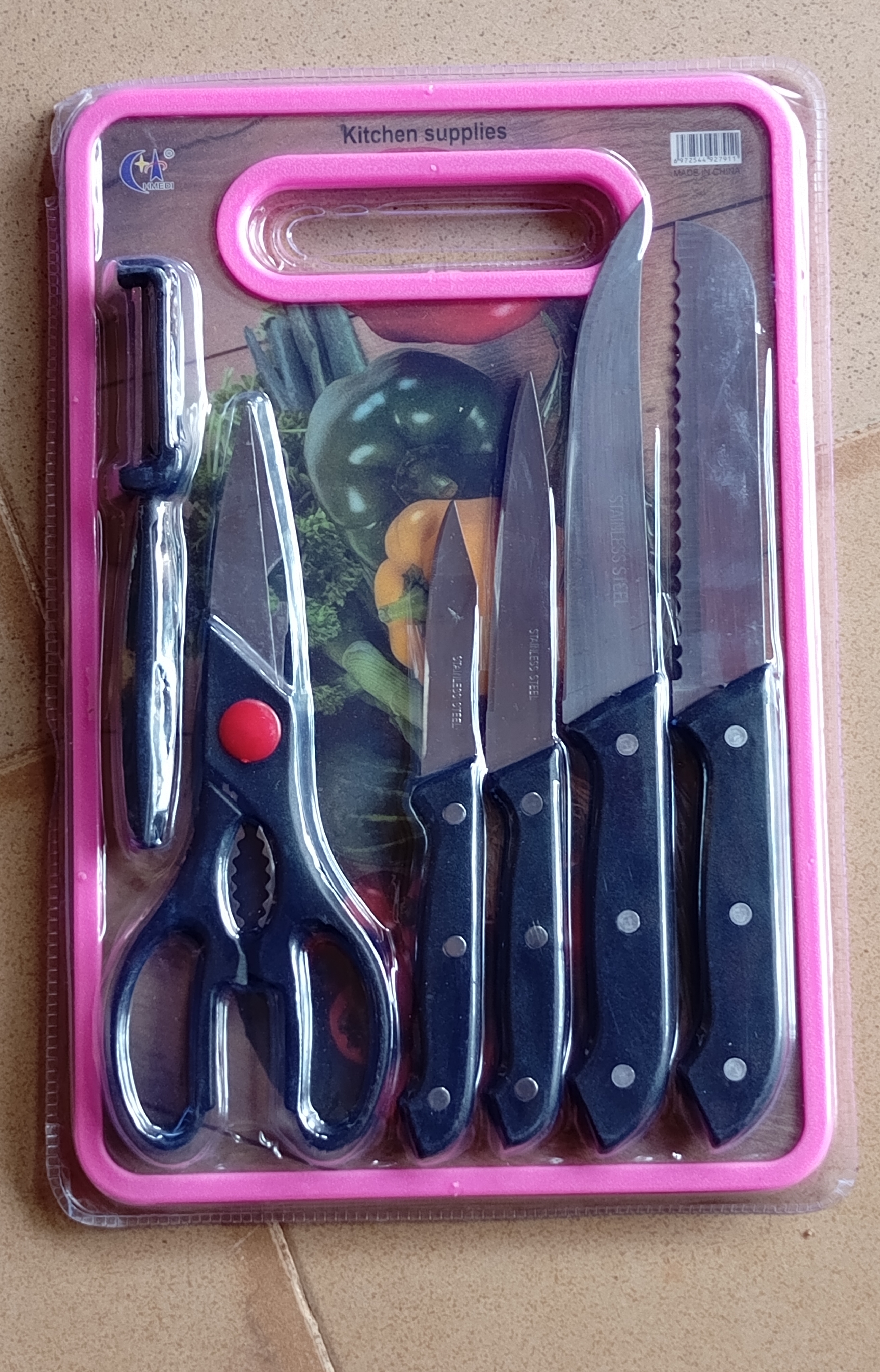 7 Pieces Set of knives with chopping board (30  by 20cm), 4 Utility Knives,  1 kitchen scissors and peeler